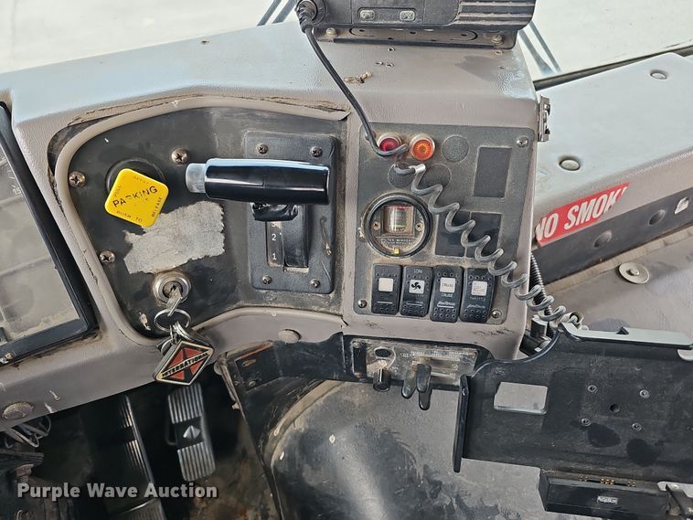 image for item DS5727 2001 International 3000  bus