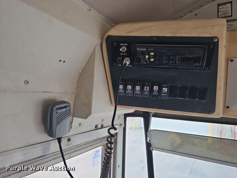 image for item DS5727 2001 International 3000  bus