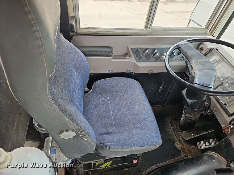 image for item DS5727 2001 International 3000  bus