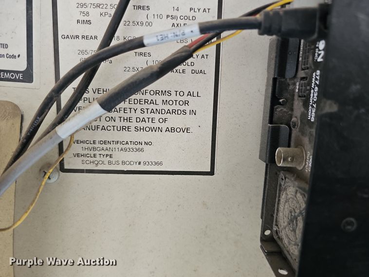 image for item DS5727 2001 International 3000  bus