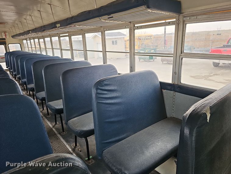 image for item DS5727 2001 International 3000  bus