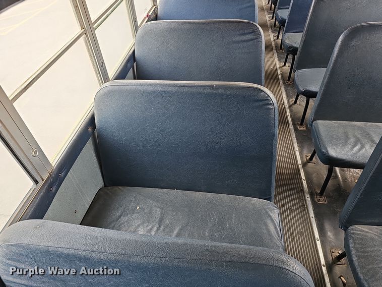 image for item DS5727 2001 International 3000  bus