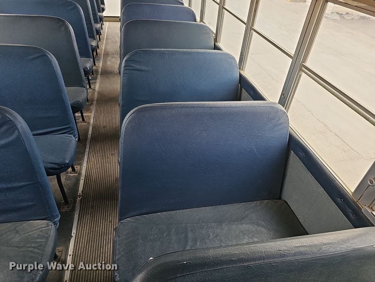 image for item DS5727 2001 International 3000  bus