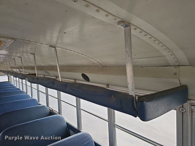 image for item DS5727 2001 International 3000  bus