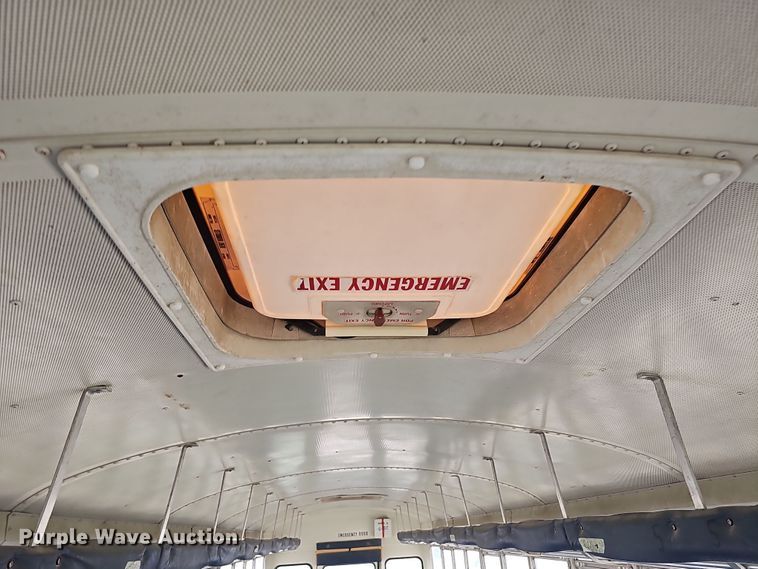 image for item DS5727 2001 International 3000  bus