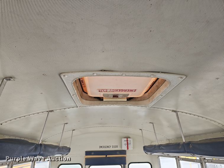 image for item DS5727 2001 International 3000  bus