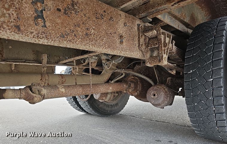 image for item DS5727 2001 International 3000  bus