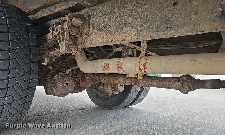 image for item DS5727 2001 International 3000  bus