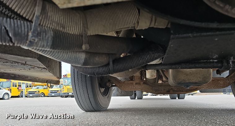 image for item DS5727 2001 International 3000  bus