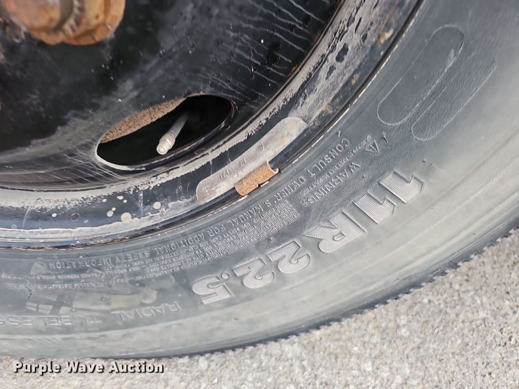 image for item DS5727 2001 International 3000  bus