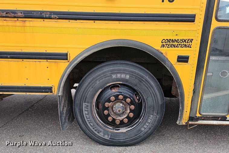 image for item DS5727 2001 International 3000  bus