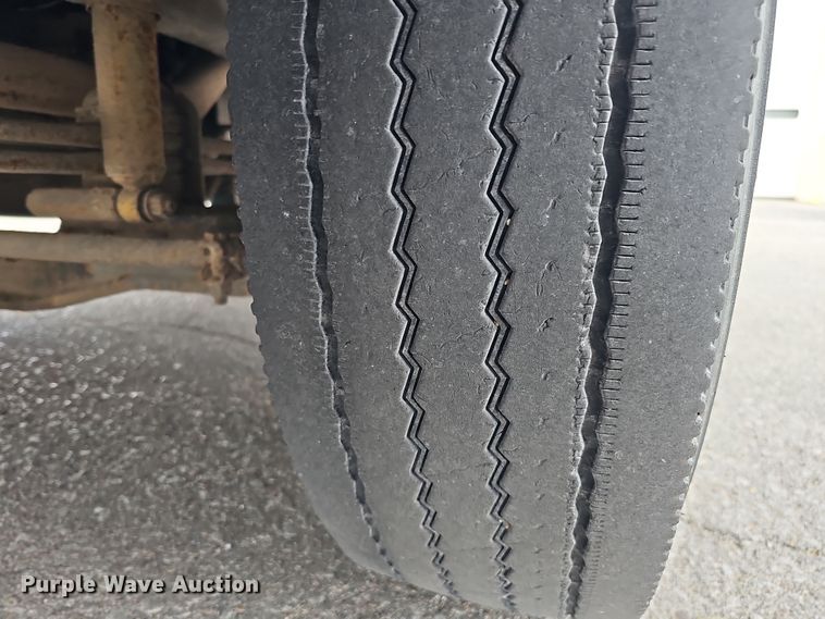 image for item DS5727 2001 International 3000  bus