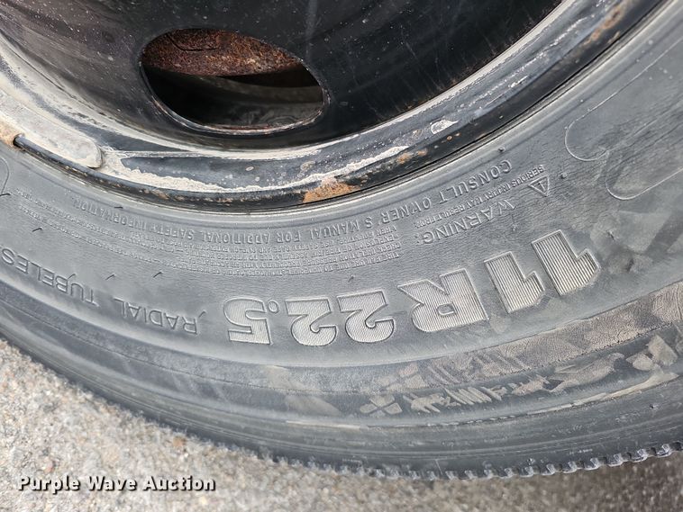 image for item DS5727 2001 International 3000  bus