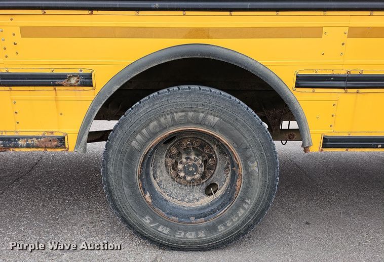 image for item DS5727 2001 International 3000  bus