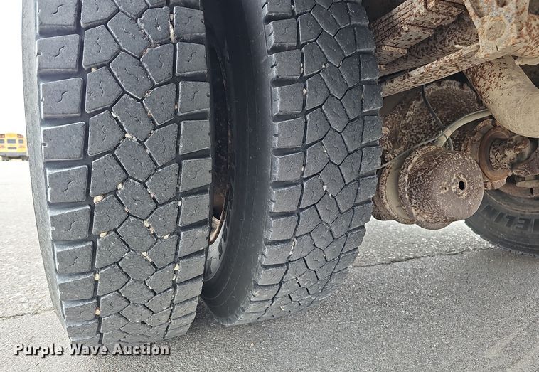 image for item DS5727 2001 International 3000  bus