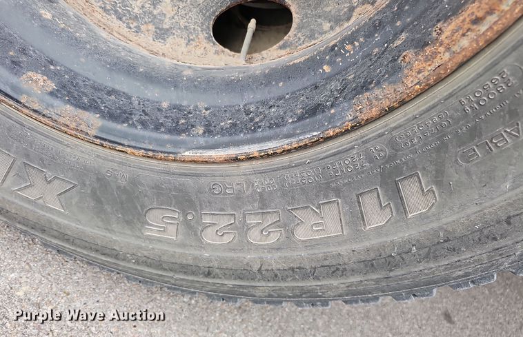 image for item DS5727 2001 International 3000  bus