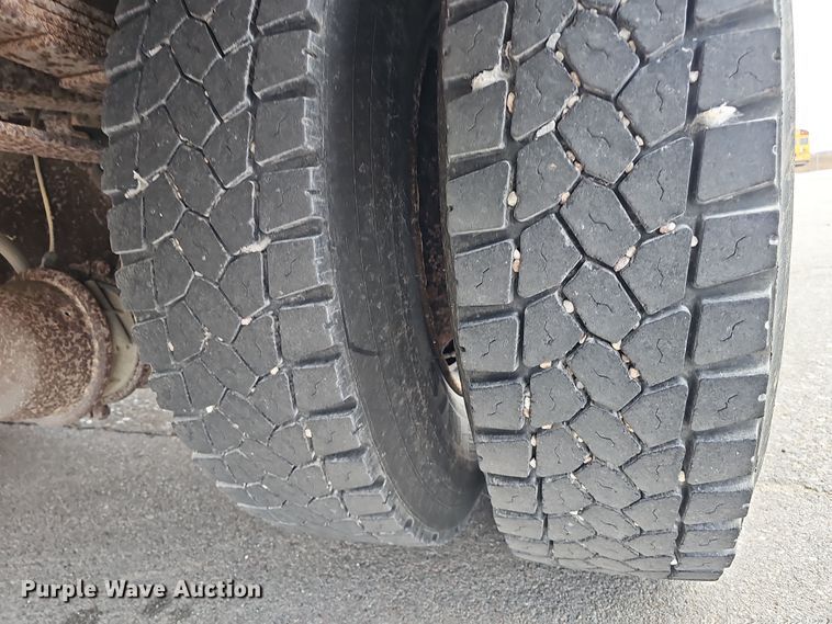 image for item DS5727 2001 International 3000  bus