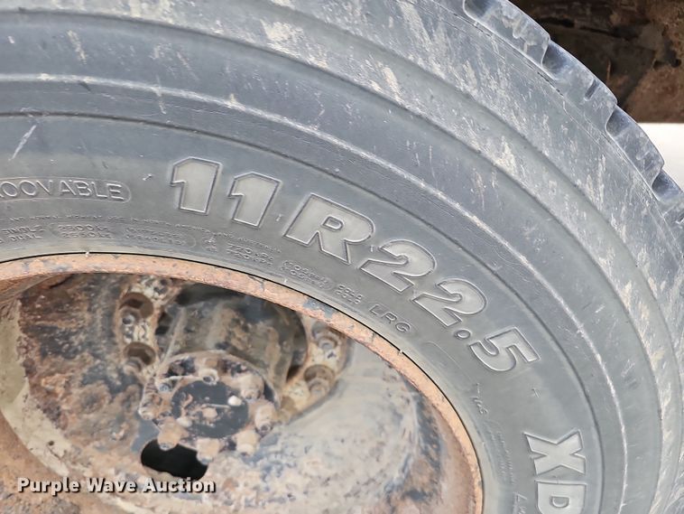 image for item DS5727 2001 International 3000  bus