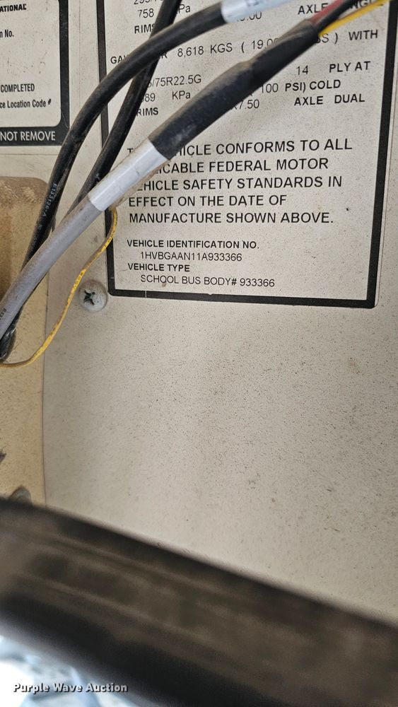 image for item DS5727 2001 International 3000  bus