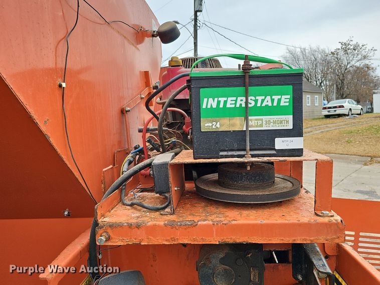 image for item DS5728 2006 Ford F550 Super Duty XL dump truck