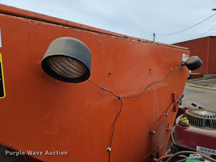 image for item DS5728 2006 Ford F550 Super Duty XL dump truck