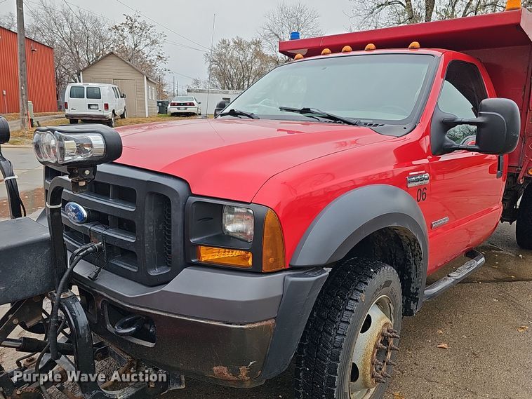 image for item DS5728 2006 Ford F550 Super Duty XL dump truck
