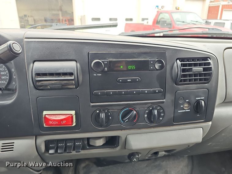 image for item DS5728 2006 Ford F550 Super Duty XL dump truck