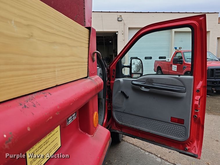 image for item DS5728 2006 Ford F550 Super Duty XL dump truck