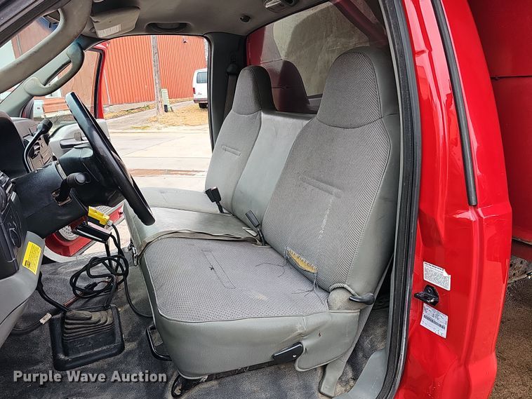 image for item DS5728 2006 Ford F550 Super Duty XL dump truck