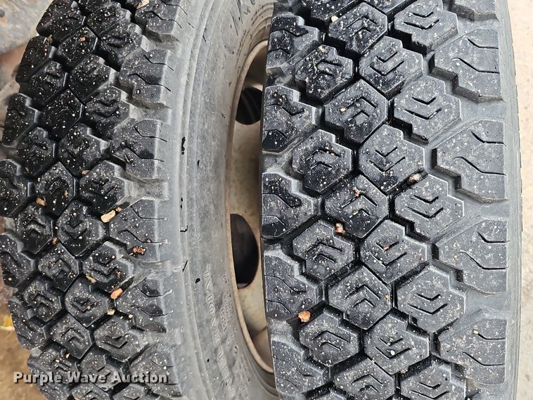 image for item DS5728 2006 Ford F550 Super Duty XL dump truck