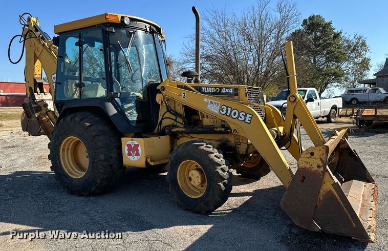 image for item GG9850 1985 John Deere 310SE  backhoe