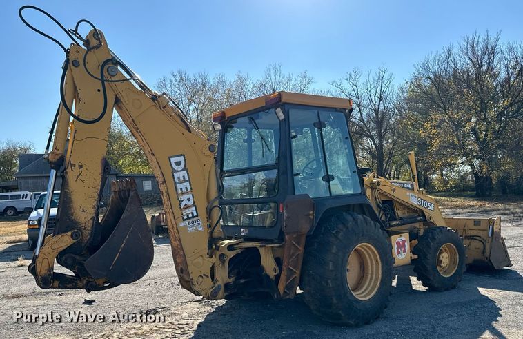 image for item GG9850 1985 John Deere 310SE  backhoe