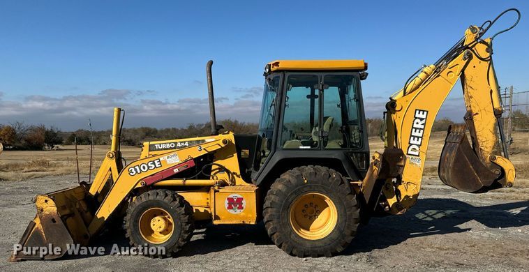 image for item GG9850 1985 John Deere 310SE  backhoe
