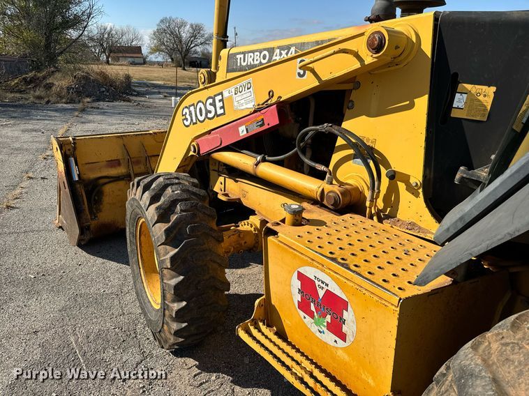 image for item GG9850 1985 John Deere 310SE  backhoe