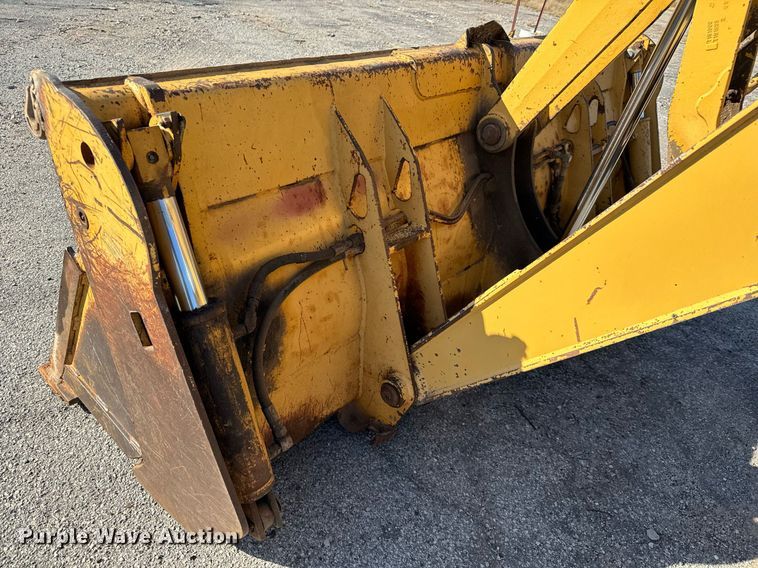 image for item GG9850 1985 John Deere 310SE  backhoe