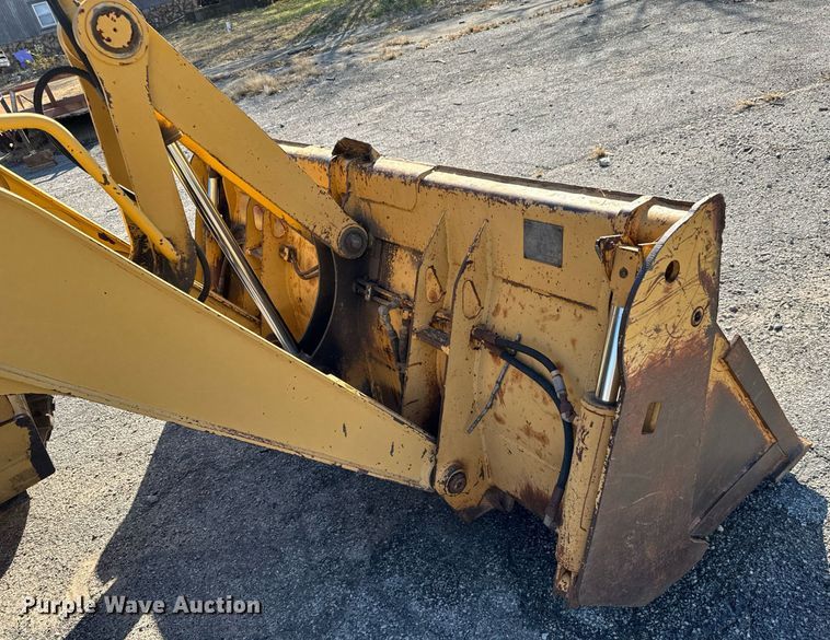 image for item GG9850 1985 John Deere 310SE  backhoe