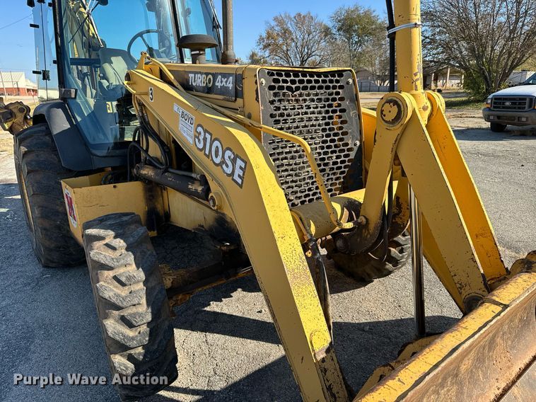 image for item GG9850 1985 John Deere 310SE  backhoe