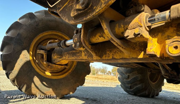 image for item GG9850 1985 John Deere 310SE  backhoe