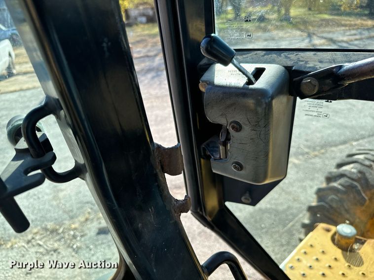 image for item GG9850 1985 John Deere 310SE  backhoe