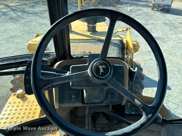 image for item GG9850 1985 John Deere 310SE  backhoe