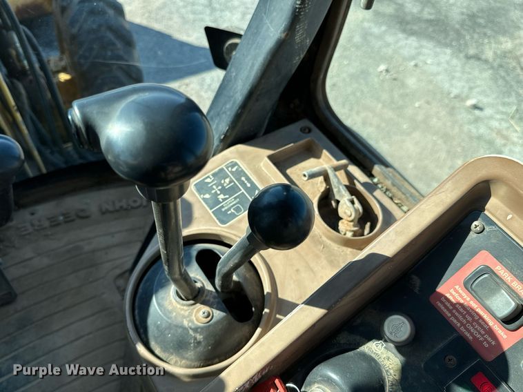 image for item GG9850 1985 John Deere 310SE  backhoe