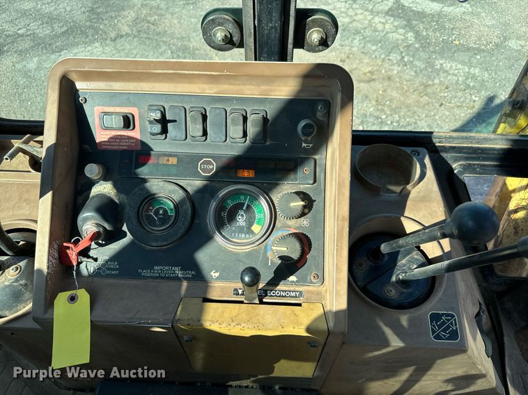 image for item GG9850 1985 John Deere 310SE  backhoe