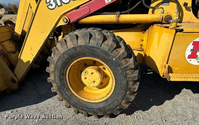 image for item GG9850 1985 John Deere 310SE  backhoe