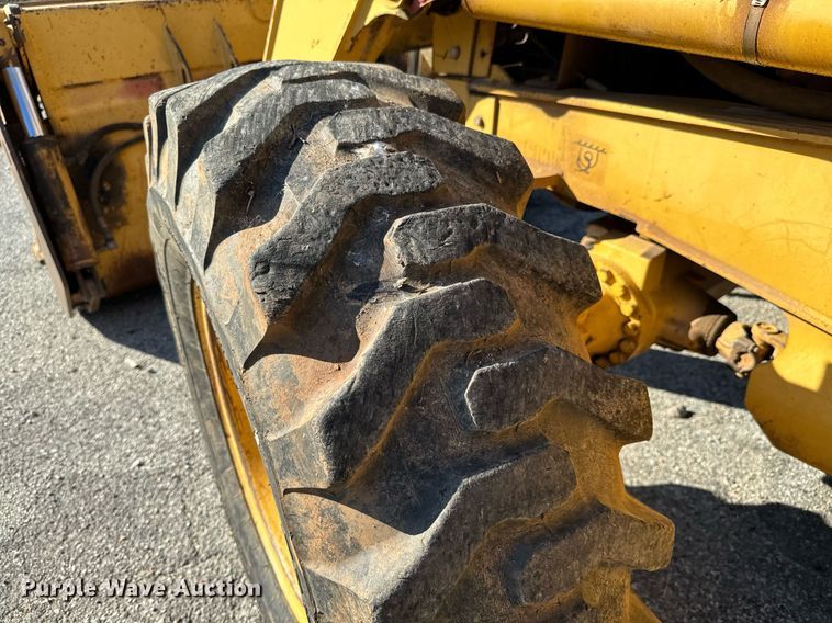image for item GG9850 1985 John Deere 310SE  backhoe