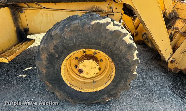 image for item GG9850 1985 John Deere 310SE  backhoe