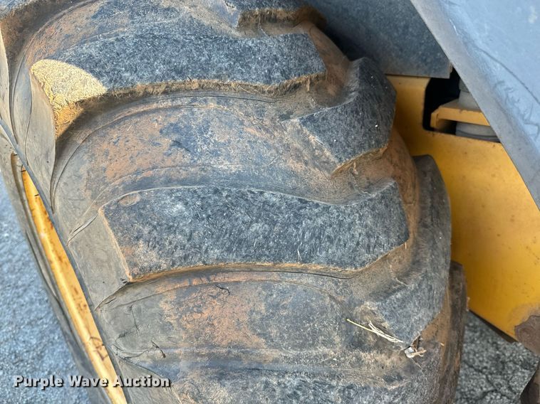 image for item GG9850 1985 John Deere 310SE  backhoe