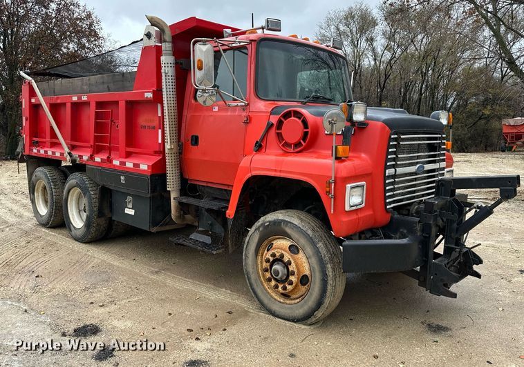 image for item GG9924 1995 Ford L8000  dump truck