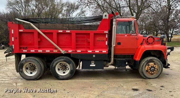 image for item GG9924 1995 Ford L8000  dump truck