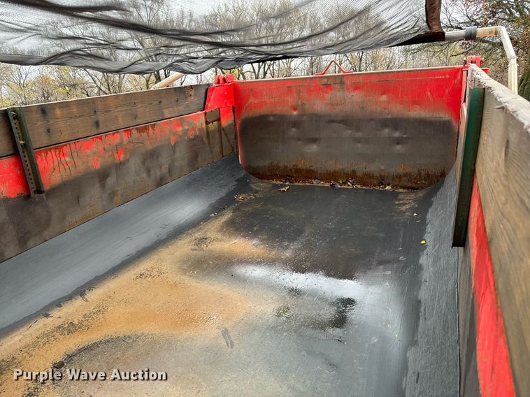 image for item GG9924 1995 Ford L8000  dump truck