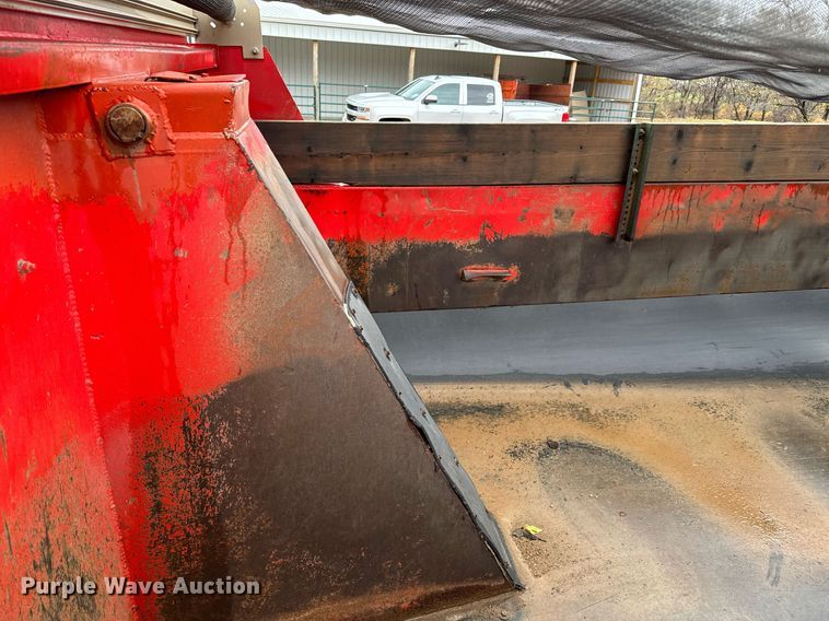 image for item GG9924 1995 Ford L8000  dump truck